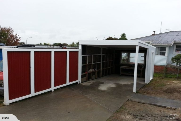 Photo of property in 26 Archibald Road, Kelston, Auckland, 0602