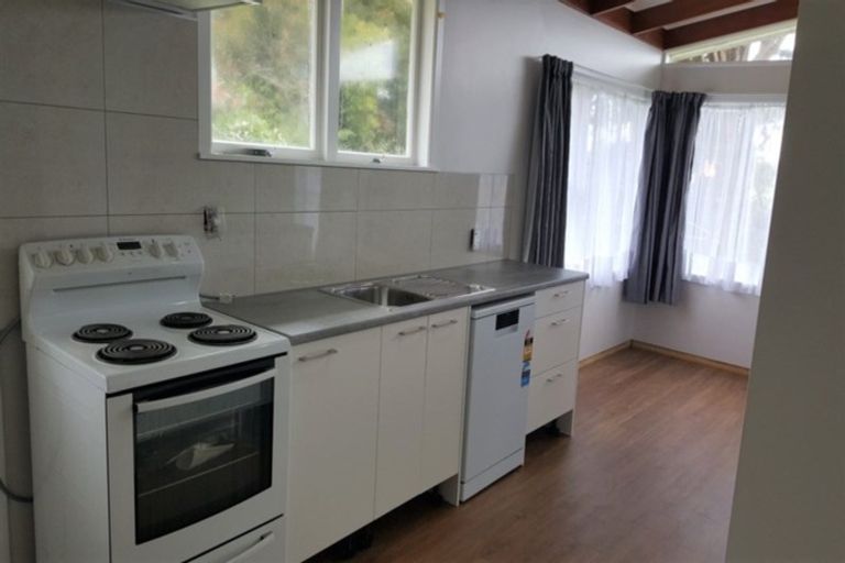 Photo of property in 59 Totaravale Drive, Totara Vale, Auckland, 0629