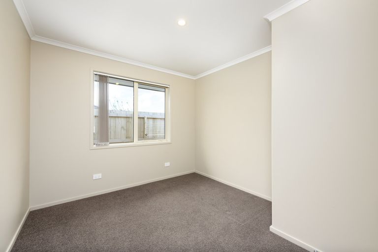 Photo of property in 28 Rainey Crescent, Papamoa Beach, Papamoa, 3118