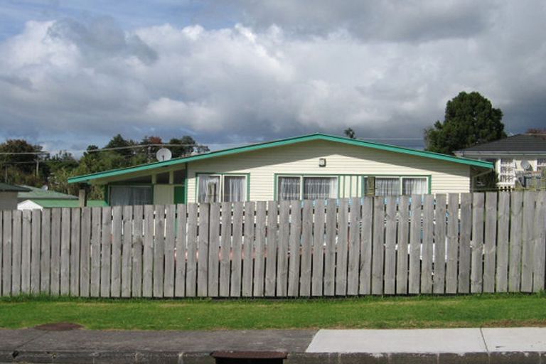 Photo of property in 10 Justin Place, Te Atatu Peninsula, Auckland, 0610