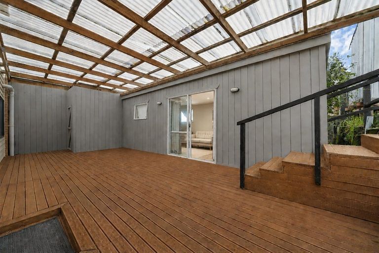 Photo of property in 56 Claverdon Drive, Massey, Auckland, 0614