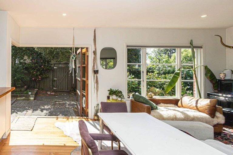 Photo of property in 75 Kahu Road, Fendalton, Christchurch, 8041