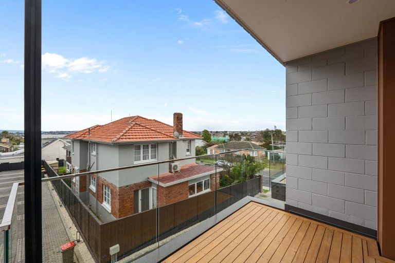 Photo of property in 2/1 Egremont Street, Belmont, Auckland, 0622