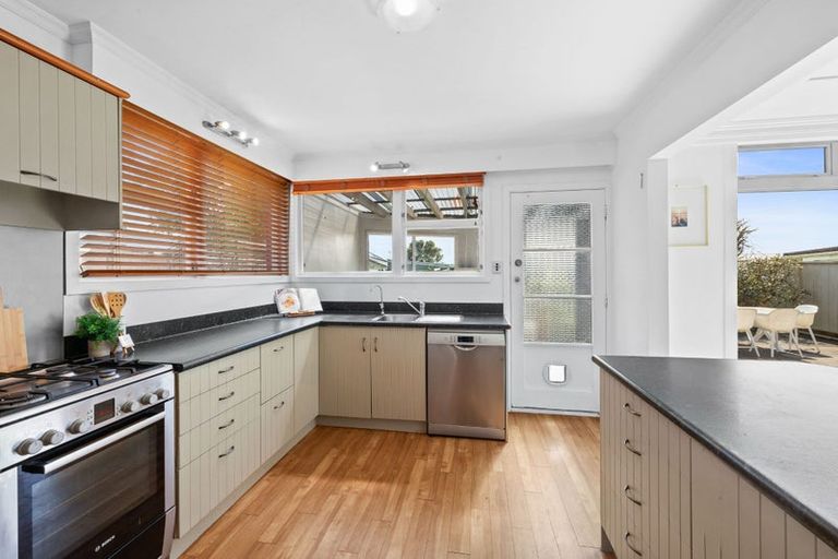 Photo of property in 14 Barrett Street, Westown, New Plymouth, 4310