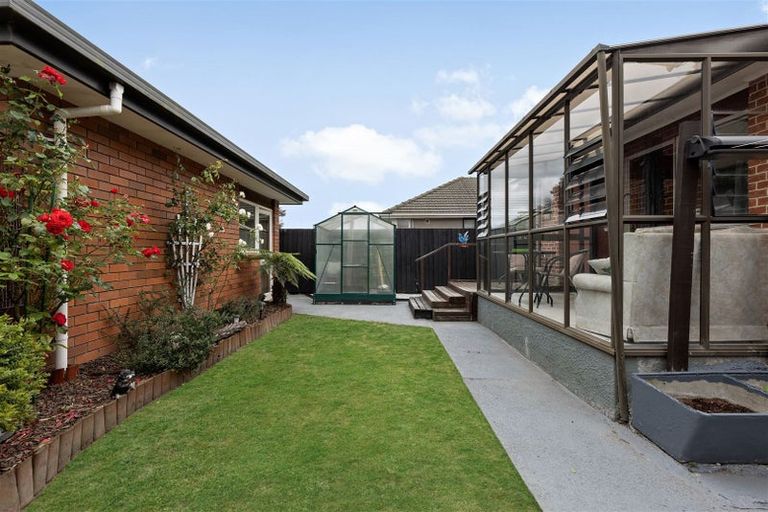 Photo of property in 35 Dunedin Street, Redwood, Christchurch, 8051