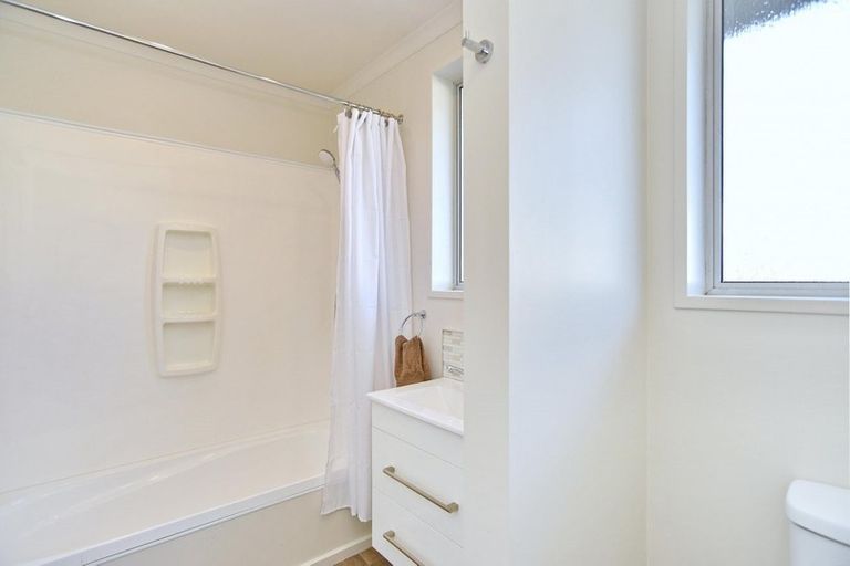 Photo of property in 4 Denniston Crescent, Redwood, Christchurch, 8051