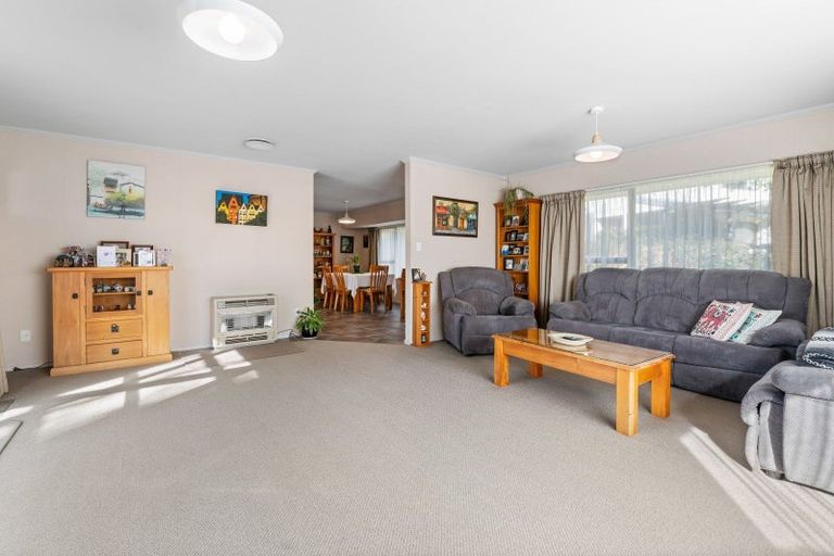 Photo of property in 16 Orchard Place, Lynmore, Rotorua, 3010