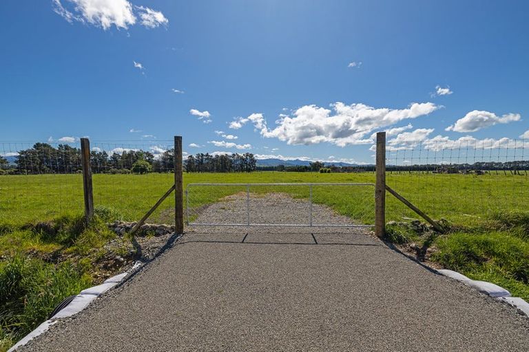 Photo of property in 231 Hughes Line, West Taratahi, Carterton, 5887
