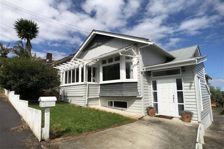Photo of property in 13 Rewa Road, Three Kings, Auckland, 1024