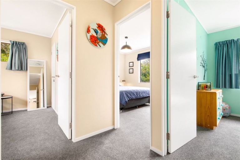 Photo of property in 2/123 Millbrook Road, Sunnyvale, Auckland, 0612
