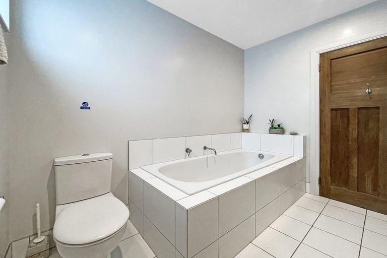 Photo of property in 26 Mantell Street, Seatoun, Wellington, 6022