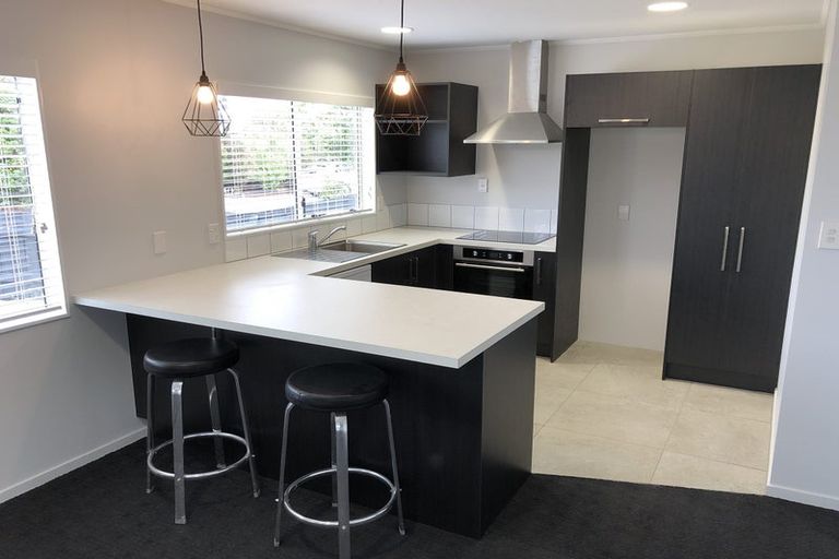 Photo of property in 3 Lydia Place, Kelvin Grove, Palmerston North, 4414