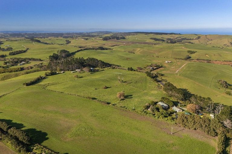 Photo of property in 2640 South Head Road, South Head, Helensville, 0874