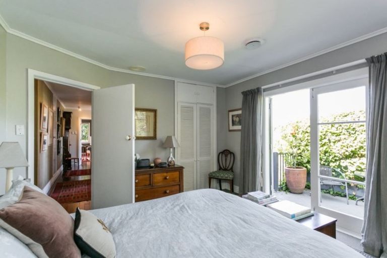 Photo of property in 16 Spencer Road, Hospital Hill, Napier, 4110