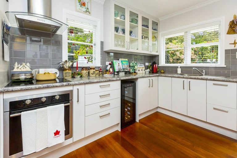 Photo of property in 10b Tiwakawaka Grove, Heretaunga, Upper Hutt, 5018