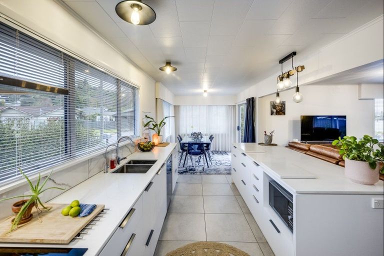 Photo of property in 9 Lowther Place, Taradale, Napier, 4112