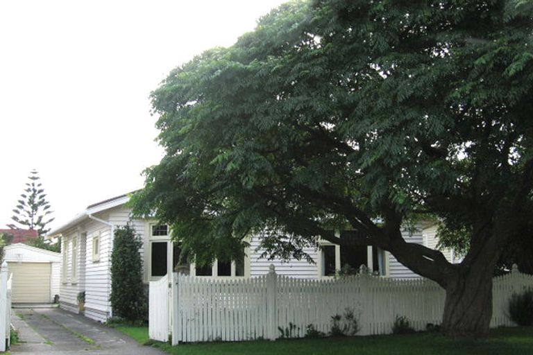 Photo of property in 35 Lincoln Avenue, Epuni, Lower Hutt, 5011