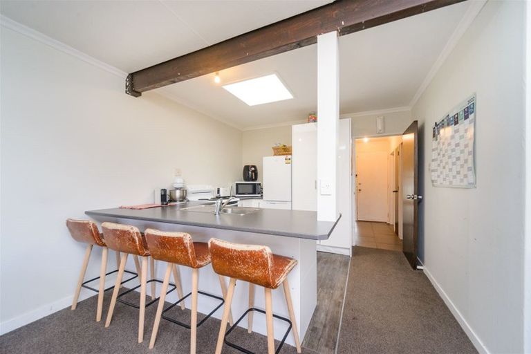 Photo of property in 12 Westmere Place, Takaro, Palmerston North, 4412