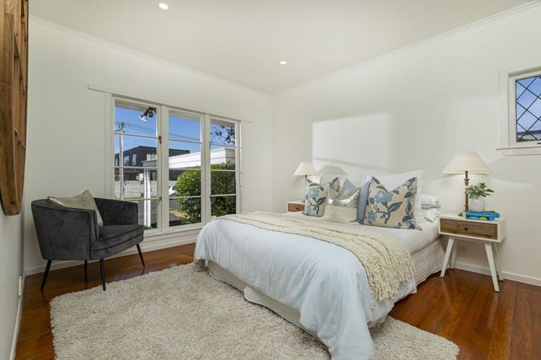 Photo of property in 8 Frieston Road, Milford, Auckland, 0620