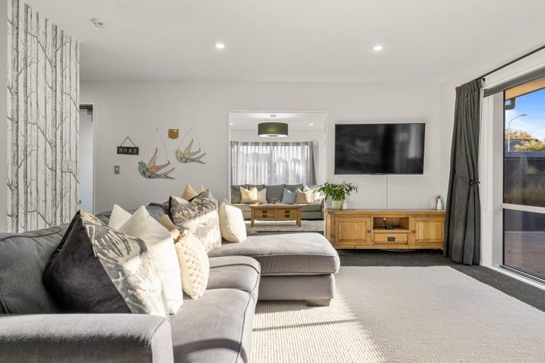 Photo of property in 33 Broadhaven Avenue, Parklands, Christchurch, 8083