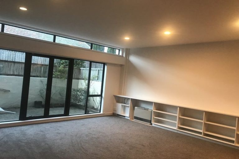 Photo of property in 2/28 Hobson Street, Thorndon, Wellington, 6011