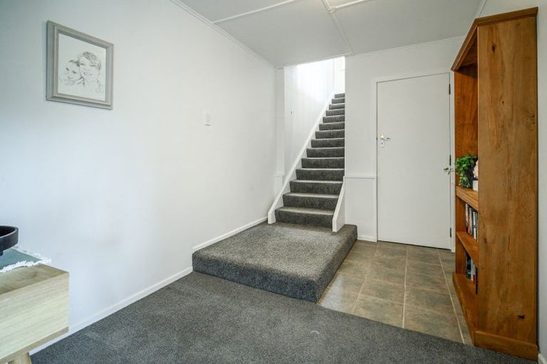 Photo of property in 11 Busby Hill, Havelock North, 4130