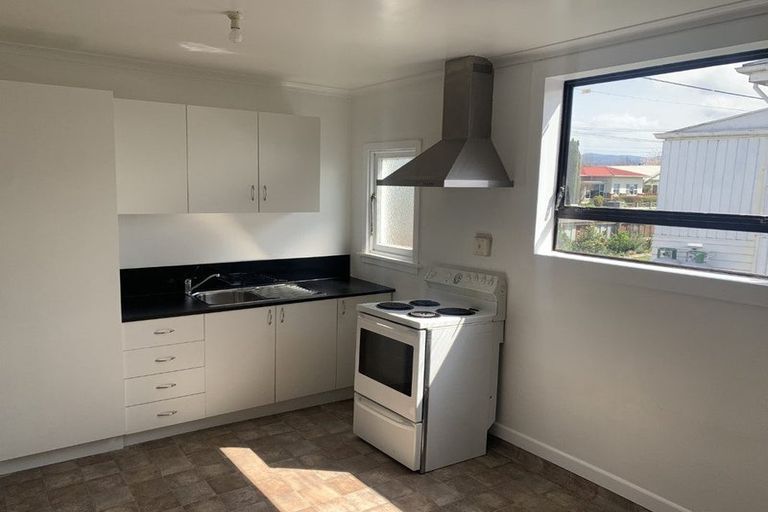 Photo of property in 98 Pembroke Street, Carterton, 5713