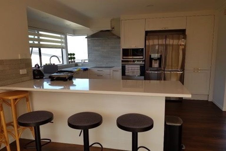 Photo of property in 2/22 Tobruk Crescent, Milford, Auckland, 0620