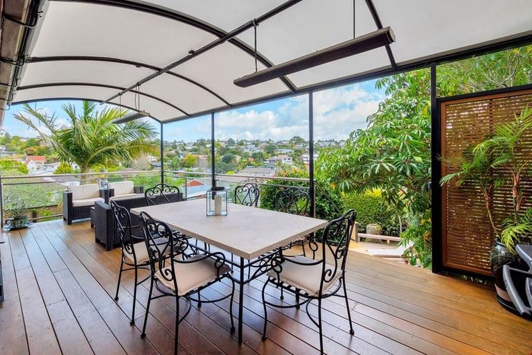 Photo of property in 41 Mayfair Crescent, Mairangi Bay, Auckland, 0630