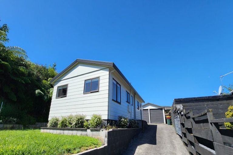 Photo of property in 118 Riversdale Drive, Merrilands, New Plymouth, 4312