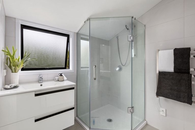 Photo of property in 2/56 Glencoe Road, Browns Bay, Auckland, 0630