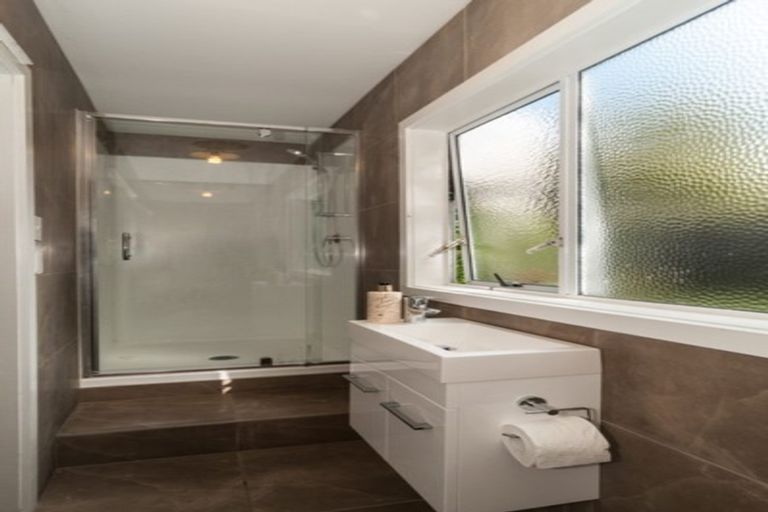 Photo of property in 24 Venus Place, Half Moon Bay, Auckland, 2012