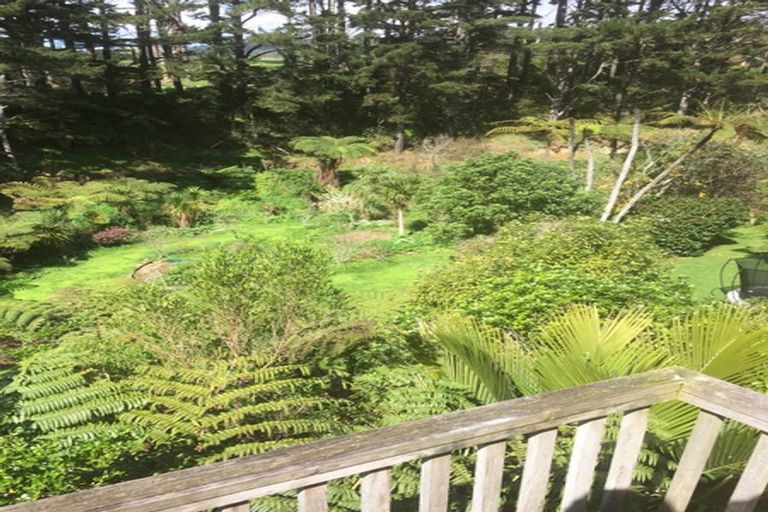 Photo of property in 15 Linda Street, Oakura, 4314