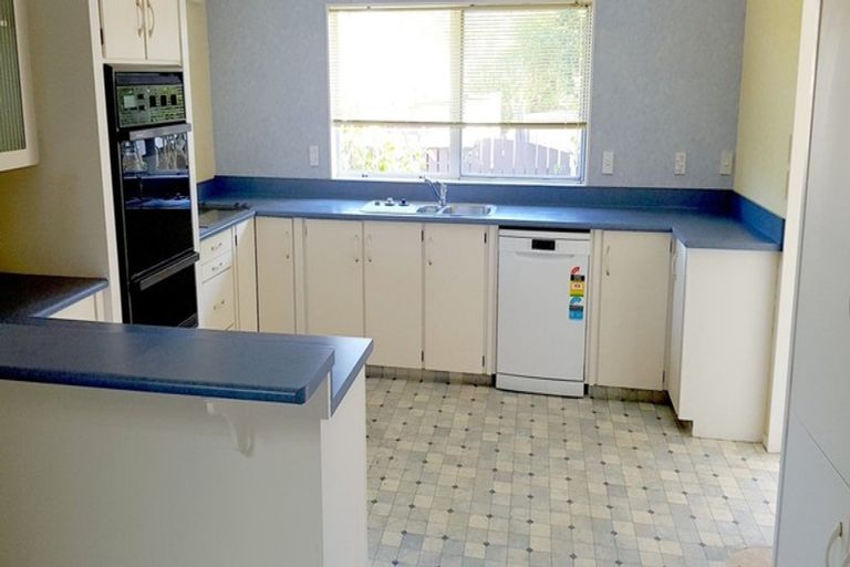 Photo of property in 17 Awanui Drive, Waikanae, 5036