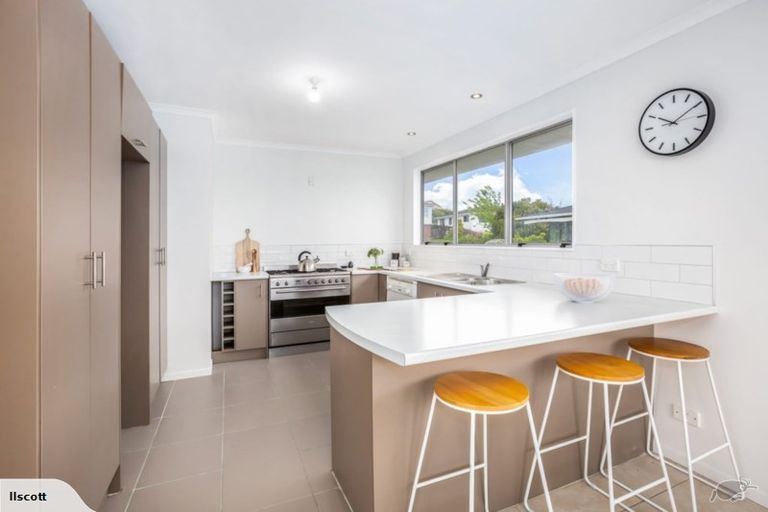 Photo of property in 82 Tweed Road, Papakowhai, Porirua, 5024