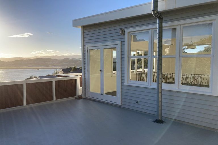 Photo of property in 33 Hungerford Road, Lyall Bay, Wellington, 6022