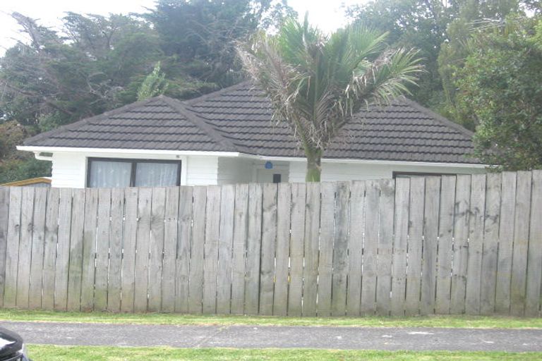 Photo of property in 2/27 Peach Road, Glenfield, Auckland, 0629