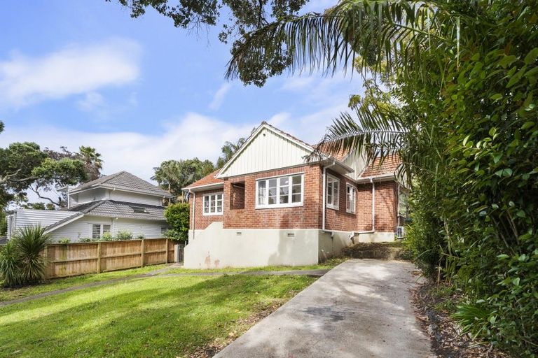 Photo of property in 17 Apihai Street, Orakei, Auckland, 1071