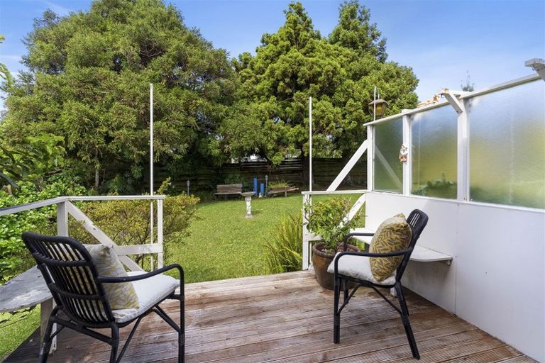 Photo of property in 7 Lyford Crescent, Sunnynook, Auckland, 0620