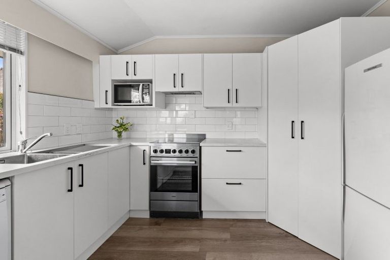 Photo of property in 12 Bennelong Place, Havelock North, 4130