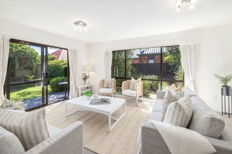 Photo of property in 1/15 Inglewood Place, Avonhead, Christchurch, 8042