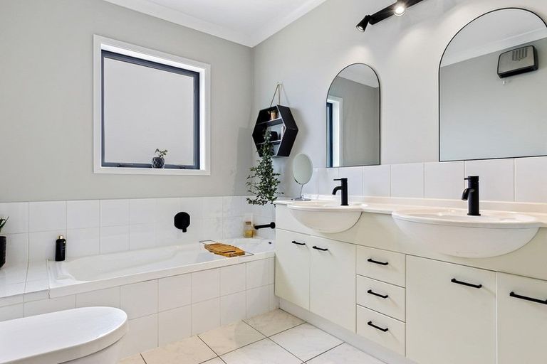 Photo of property in 8 Milkers Gate, Parklands, Christchurch, 8083