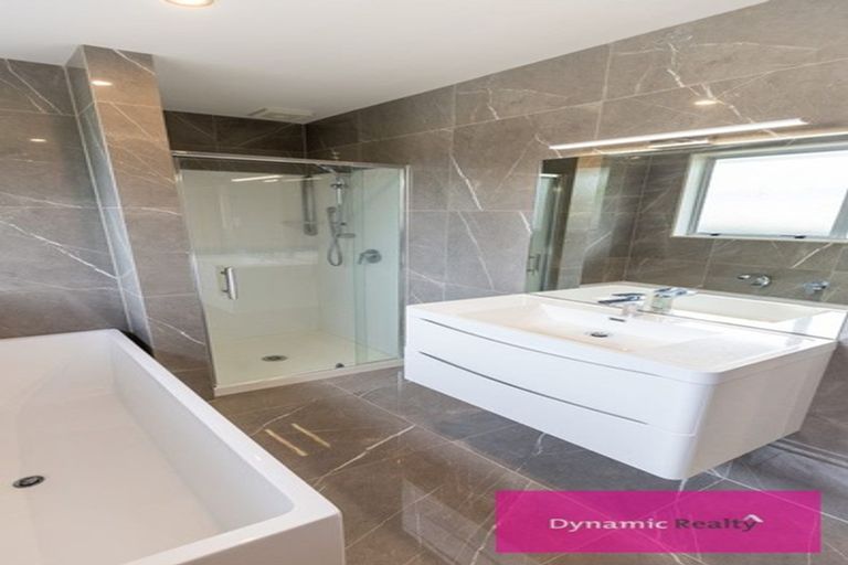 Photo of property in 15 Royal Park Drive, Parklands, Christchurch, 8083