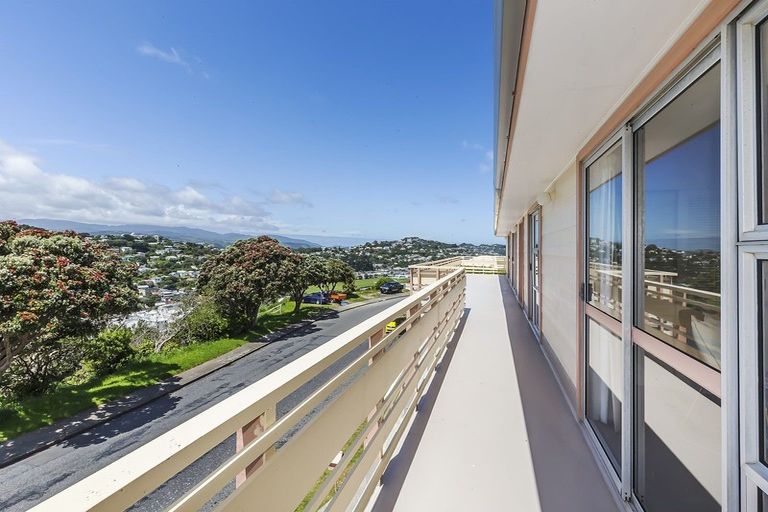 Photo of property in 99 Akaroa Drive, Maupuia, Wellington, 6022