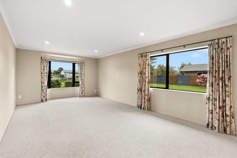 Photo of property in 77 Reading Street, Greytown, 5712