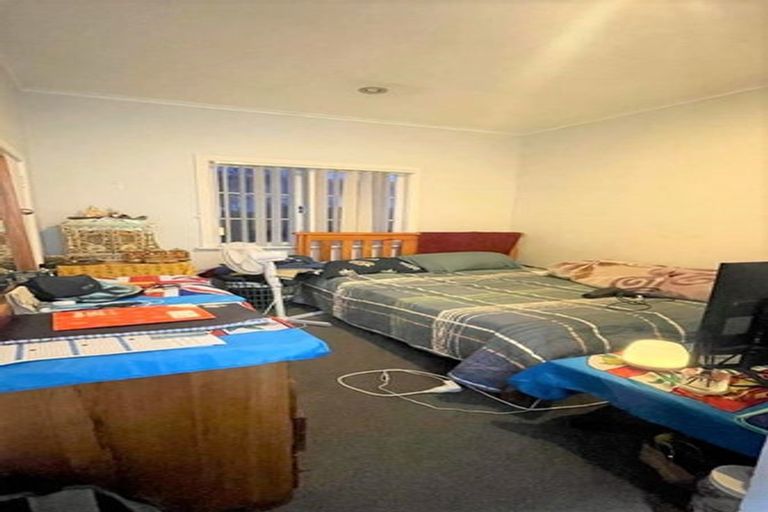 Photo of property in 10 Pah Road, Papatoetoe, Auckland, 2025