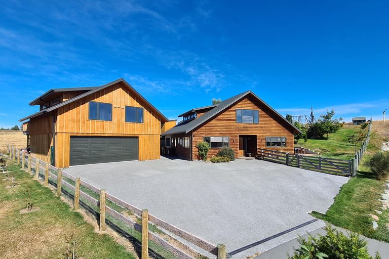 Photo of property in 1 Sams Place, Lake Tekapo, 7999