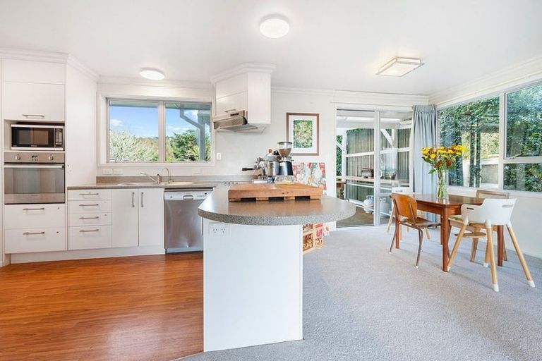 Photo of property in 3 Sandys Parade, Laingholm, Auckland, 0604