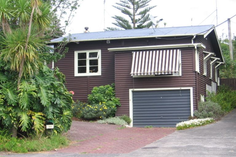 Photo of property in 2/22 Lyons Avenue, Murrays Bay, Auckland, 0630