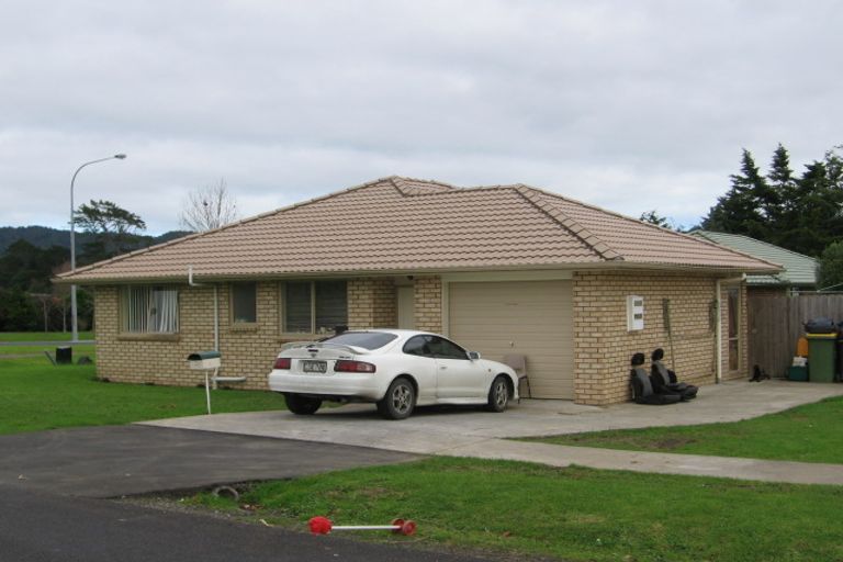 Photo of property in 2 Knox Road, Swanson, Auckland, 0612